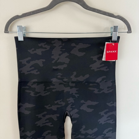 Spanx Black and Gray Camouflage Ecocare Seamless Leggings Size 1X NWT - Picture 4 of 12